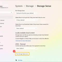 Ustawienia "Storage Sense" w Windows, które pomagają jak zwolnić miejsce na dysku, usuwając stare pliki z kosza i pobranych.