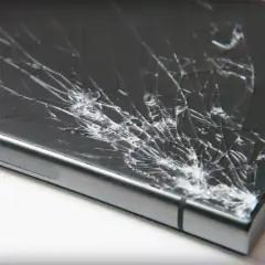 Rozbite szkło ekranu telefonu komórkowego, co to za pech!