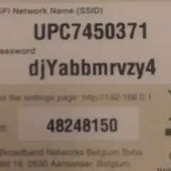 Nazwa sieci WiFi (SSID) to UPC7450371. Hasło do sieci to djYabbmrvzy4. Hasło do ustawień to 48248150.