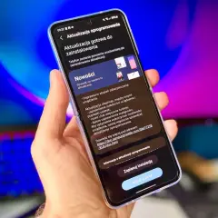 Telefon gotowy do aktualizacji oprogramowania. Nowości obejmują poprawę bezpieczeństwa i stabilności.