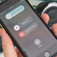 Ekran wyłączania iPhone'a. Dowiedz się, jak zresetować iPhone, przesuwając suwak "slide to power off".