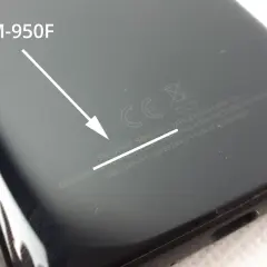 SM-G950F - tak sprawdzisz model telefonu. Na tylnej obudowie widoczny jest numer modelu i IMEI.