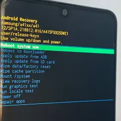 Ekran Android Recovery na telefonie Samsung. Wybierz "Wipe data/factory reset", aby dowiedzieć się, jak zresetować telefon Samsung.