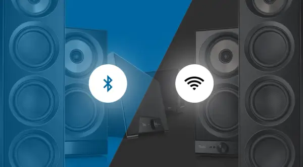 Dwie strony głośników, jedna z ikoną Bluetooth, druga z Wi-Fi. Idealne do systemu multiroom.