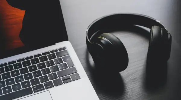 Jak włączyć dźwięk w laptopie i uniknąć frustracji z brakiem audio