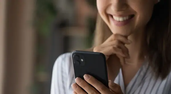 Jak odinstalować aplikacje na telefonie - proste kroki i porady