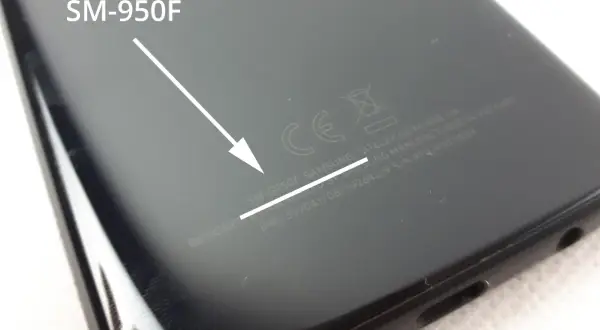 SM-G950F - tak sprawdzisz model telefonu. Na tylnej obudowie widoczny jest numer modelu i IMEI.