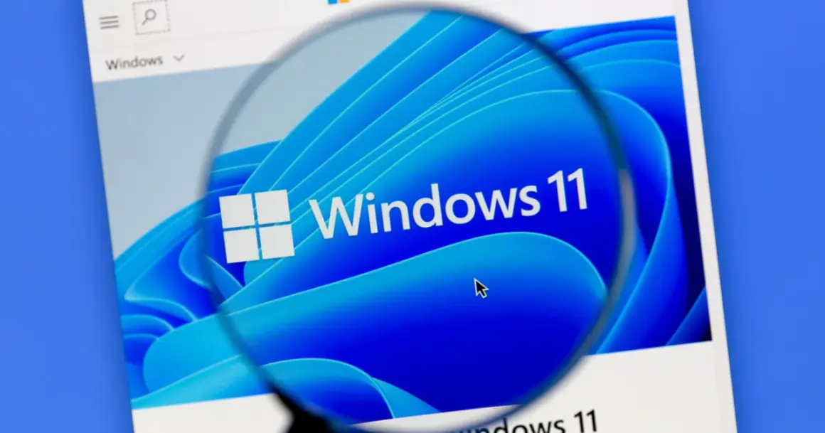 Lupa powiększa logo Windows 11, sugerując rozwiązanie problemu z wolnym komputerem.