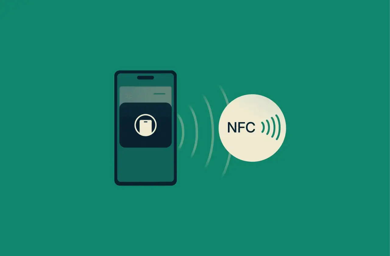 Smartfon z ikoną karty zbliżeniowej i sygnałem NFC. Dowiedz się, nfc co to jest i jak działa.