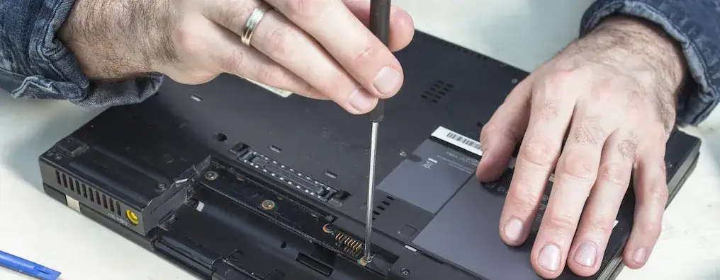 Zdjęcie Wymiana baterii w laptopie Samsung – uniknij problemów z akumulatorem