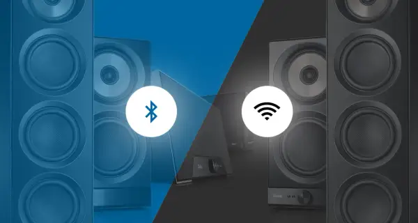 Dwie strony głośników, jedna z ikoną Bluetooth, druga z Wi-Fi. Idealne do systemu multiroom.