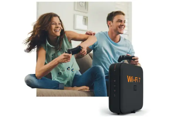 Para grająca w gry wideo, z radością korzystająca z możliwości, jakie daje funbox 7.